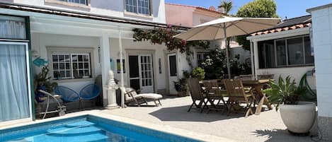 Pool & Patio/courtyard