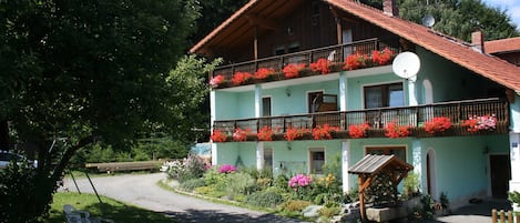 Gästehaus Einberger in dem kleinen Ort Höhenbrunn, am Ende einer Sackgasse.