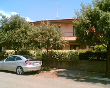 Terraced house (2 floors), 200 mtr to the beach - opposite the island Elba