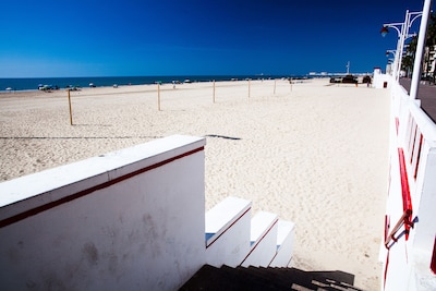 Beach, atmosphere, tapas and culture