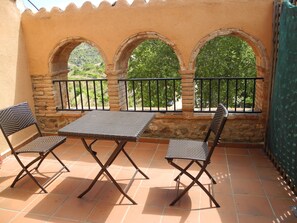 Terrasse mit Blick über den Baumkronen