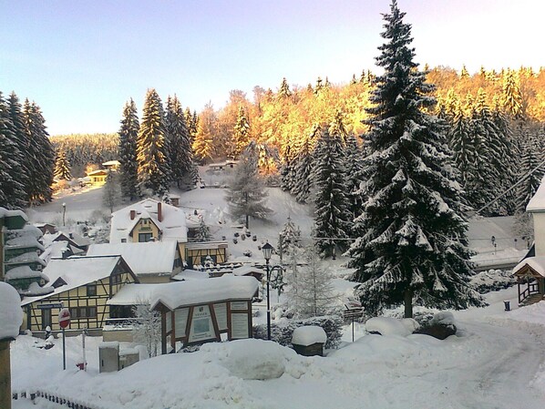 Sonnenaufgang über Vesser im Winter