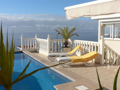 Exclusive and peaceful private villa with pool and fantastic 180 ° Meerbick