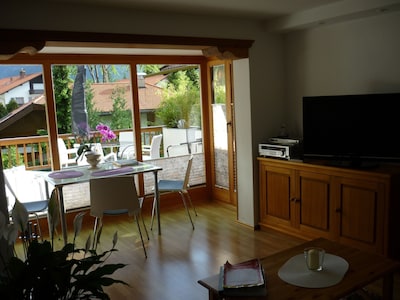Nice, lovingly completely renovated apartment right below the Karwendel.