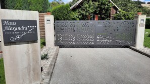Einfahrt zum Ferienhaus