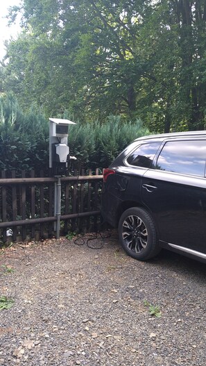 Ladebox auf dem Parkplatz