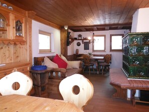 Living area. Picture 5