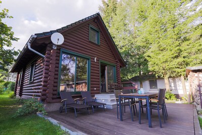 Blockhaus am See mit Kamin, Garten, Terrasse, Boot,  und viel Natur