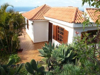 Casa individual aislada, cerca Los Llanos, vistas al mar y montana, jardin priv.