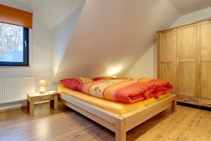 2. Schlafzimmer OG