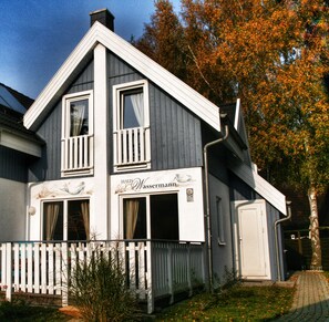 Haus Wassermann im reizvollen Herbst