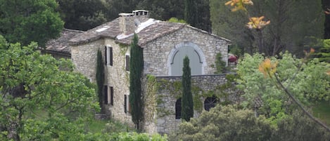 maison de campagne 
isolée en plein nature