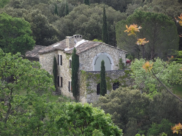 maison de campagne 
isolée en plein nature