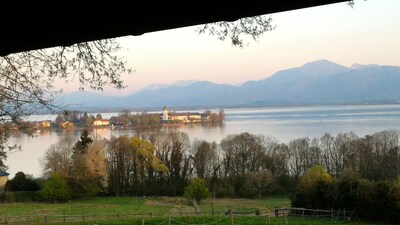 Schöne große Ferienwohnung direkt am Chiemsee mit grandiosem Blick