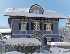 Das Blaue Haus im Winter
