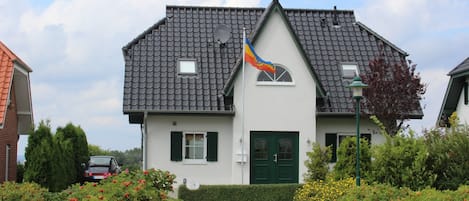 Haus von der Straßenseite