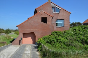 Holiday home 'Helmbloem'