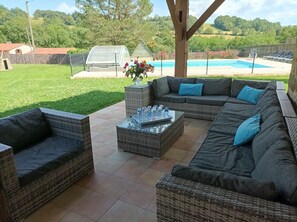 Terrasse avec vue sur la piscine chauffée 5x10 