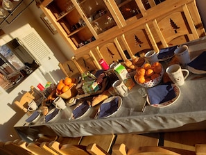 Salle Ă manger + cuisine