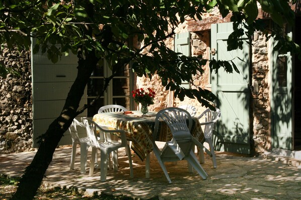 Le Jas, the terrace
