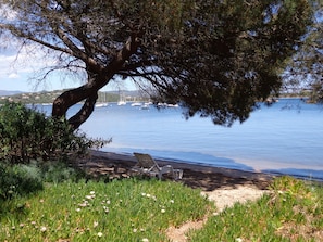 the small beach in front of the mini-villa