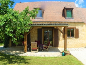 the roofed terrace 