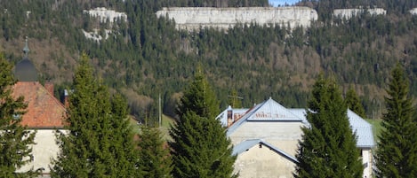 la roche champion située au dessus du village