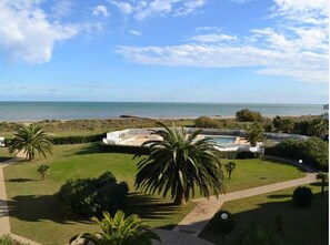 Vista para praia/oceano