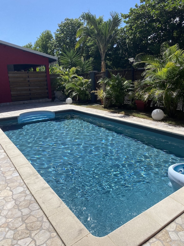 Piscine privee mais commune
