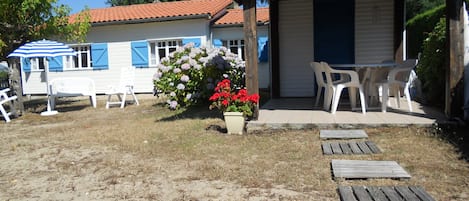 Maison en bois vue de l'extérieur