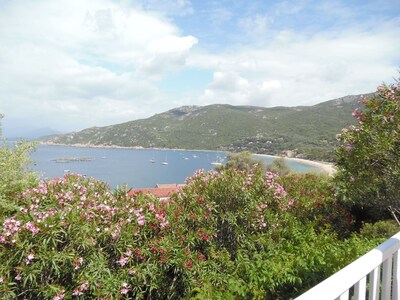 La vue de la terrasse vers la plage de Campomoro