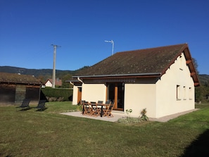 Le gîte et sa terrasse