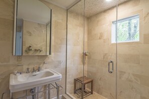 Walk-in steam shower!!!