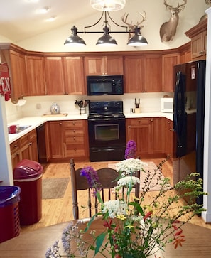 Well stocked/equipped kitchen with service for 12,  trash and recycling bins