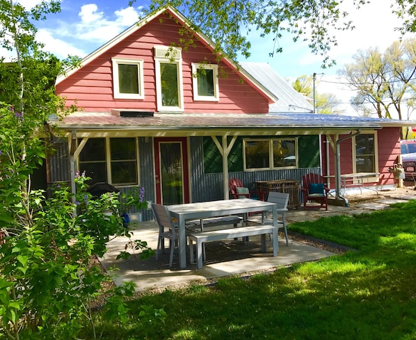 Shady and functional outdoor yard, outdoor seating for 8+.  Bring on summer BBQ!