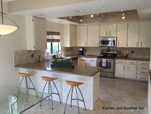 Kitchen and Breakfast Bar