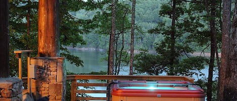 Hot Tub over looking Fontana :Lake