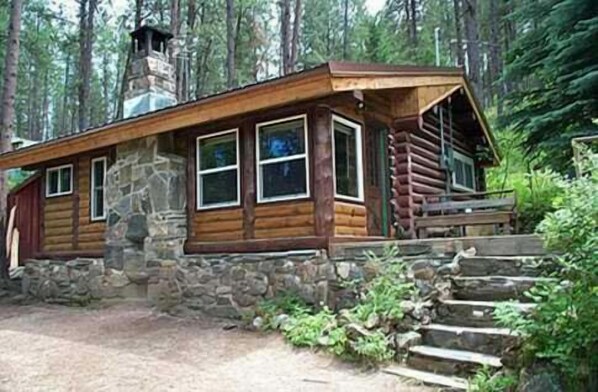 Front entry of the Log Cabin.