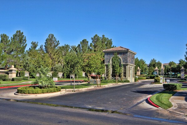 Guard Gated Community. Quiet, peaceful. 