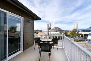 The balcony has views of the ocean and Morro rock.