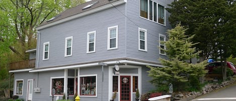 Stony Creek Depot is a corner property.