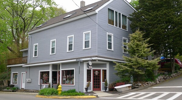 Stony Creek Depot is a corner property.