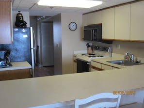 Fully equipped kitchen with washer dryer