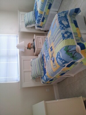 2nd Bedroom with twin beds
