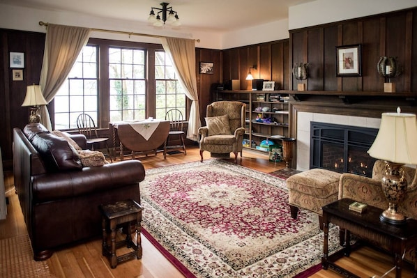 Living Room with gas fireplace