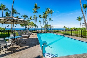 Kona Isle pool area