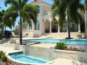 Casa Aqua - a lovely estate - sleeps up to 16