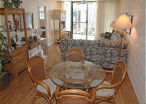 Dinign room - Living Room - Lanai