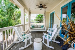 Spacious and Relaxing Front Porch
