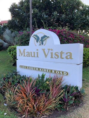 ENTRANCE TO MAUI VISTA